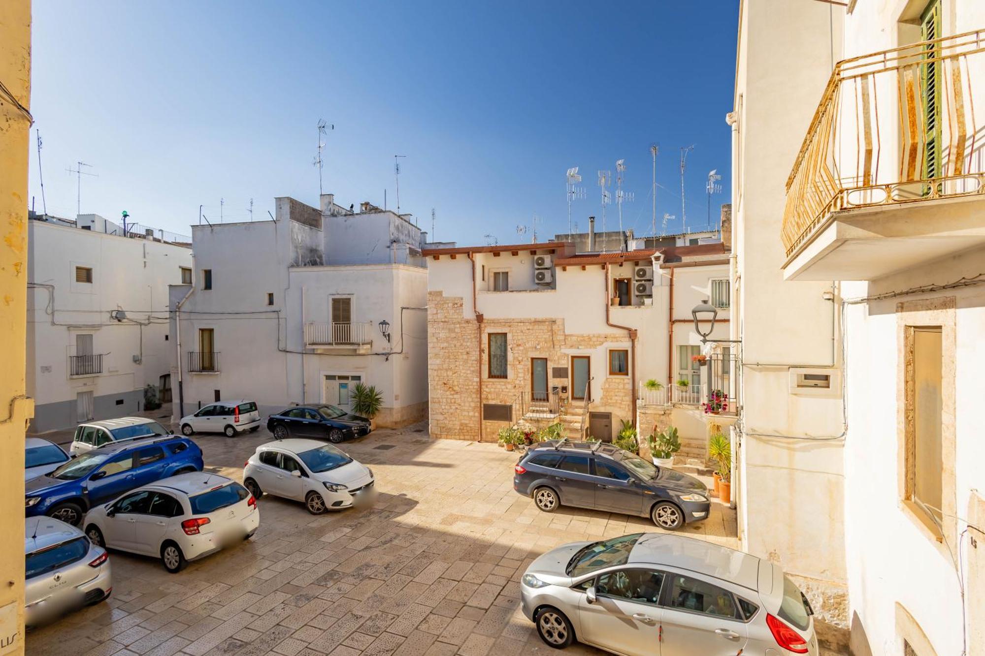 Antiche Mura Apartments "Nel Cuore Della Puglia"Bivani, Cucina, Terrazzo Turi Exteriör bild