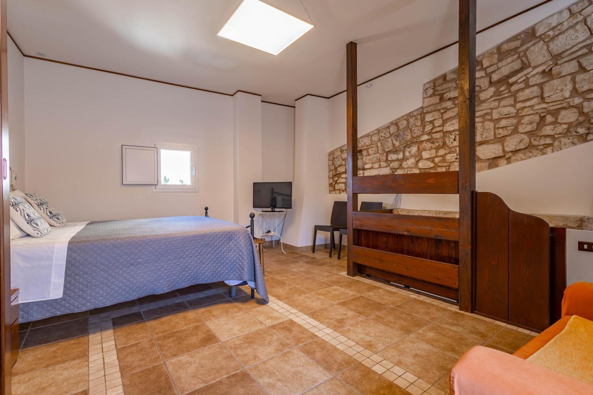 Antiche Mura Apartments "Nel Cuore Della Puglia"Bivani, Cucina, Terrazzo Turi Exteriör bild
