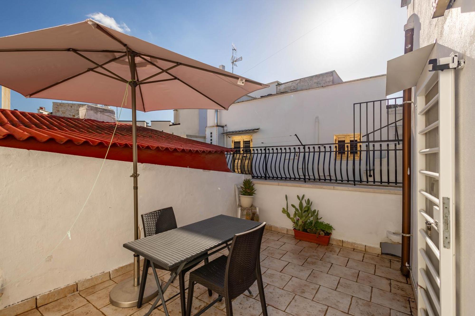 Antiche Mura Apartments "Nel Cuore Della Puglia"Bivani, Cucina, Terrazzo Turi Exteriör bild
