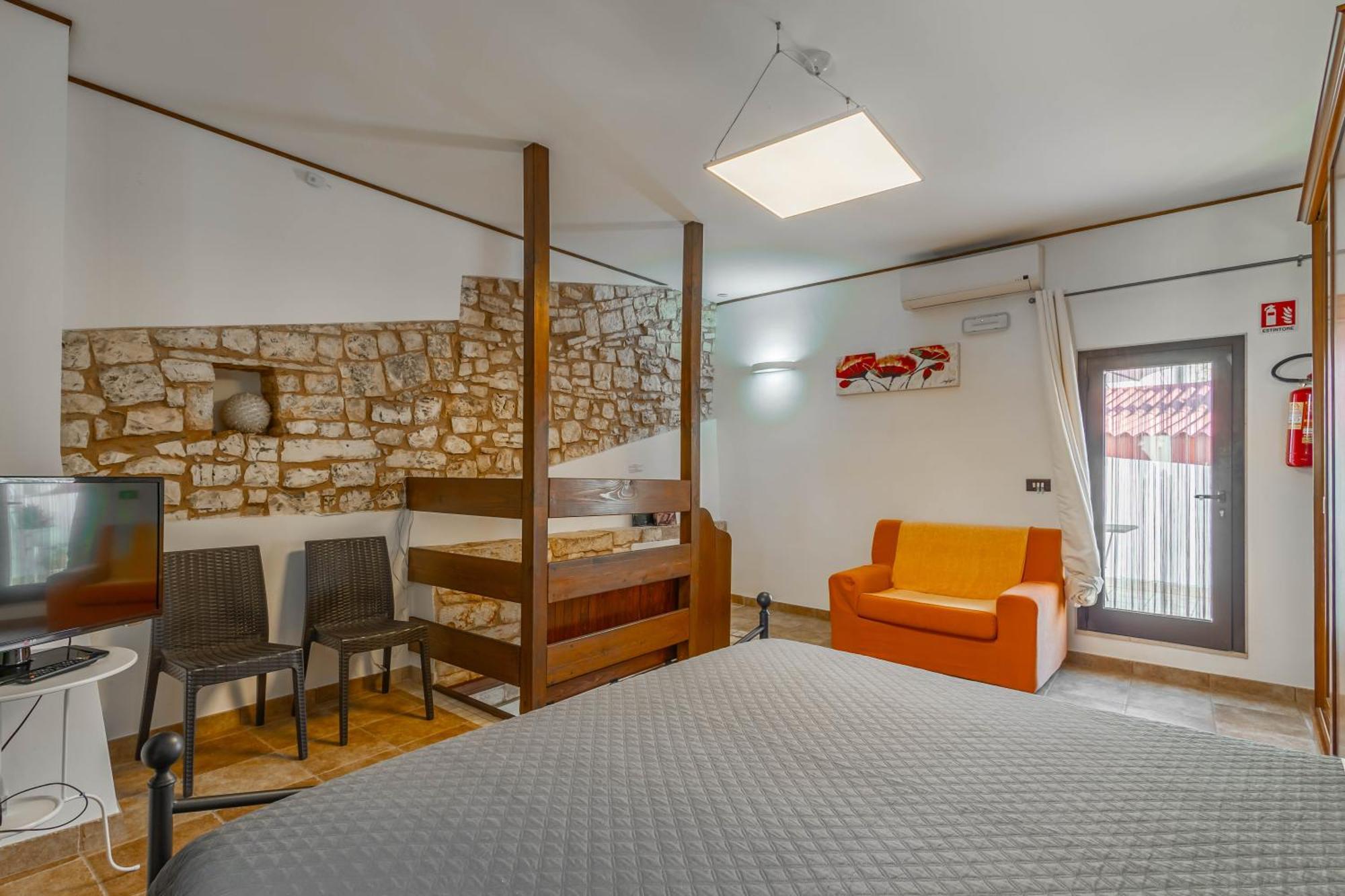 Antiche Mura Apartments "Nel Cuore Della Puglia"Bivani, Cucina, Terrazzo Turi Exteriör bild