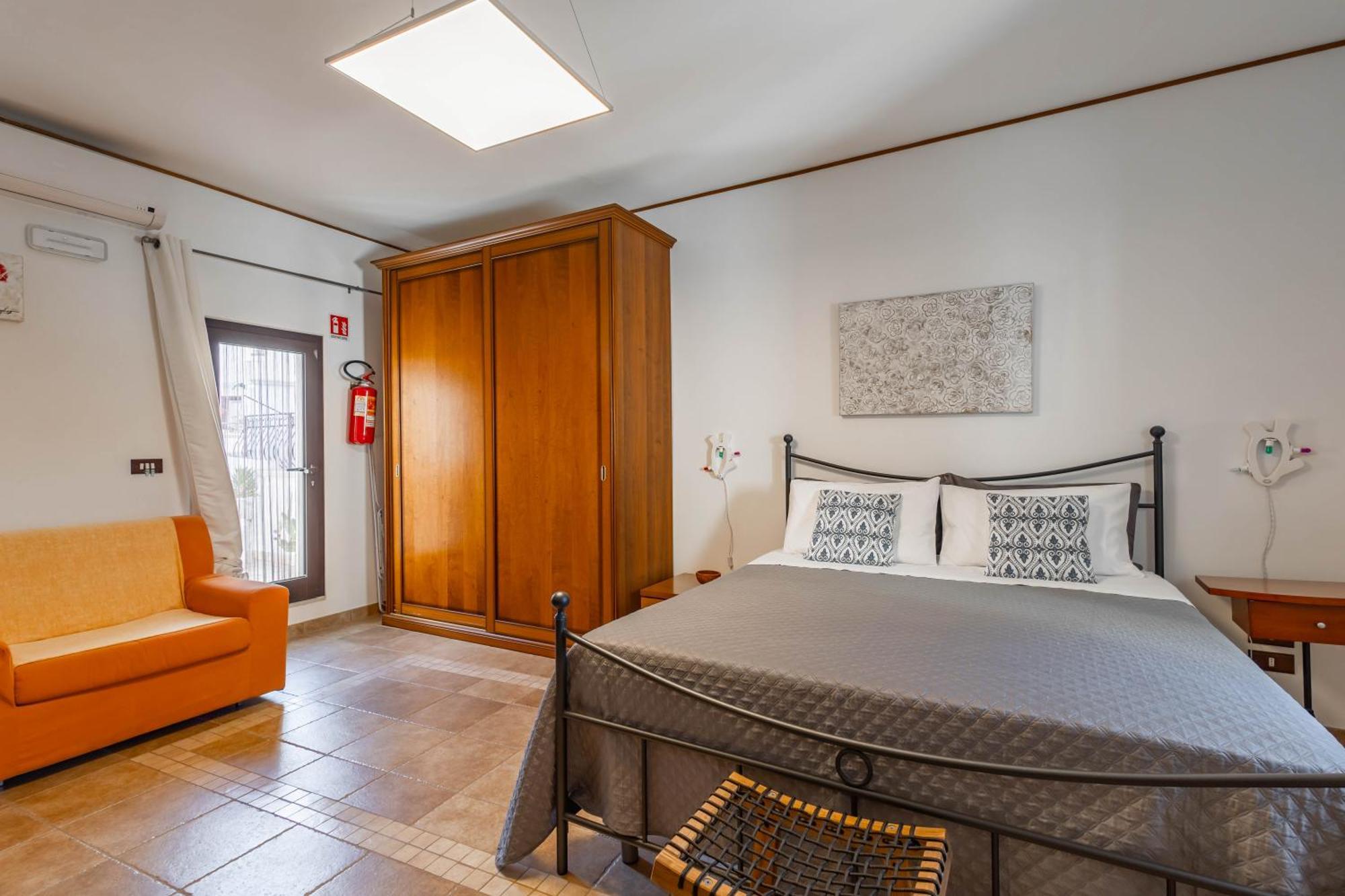 Antiche Mura Apartments "Nel Cuore Della Puglia"Bivani, Cucina, Terrazzo Turi Exteriör bild